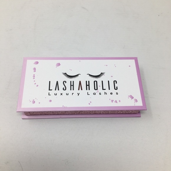 Luxury Lashes NIB - Picture 1 of 3
